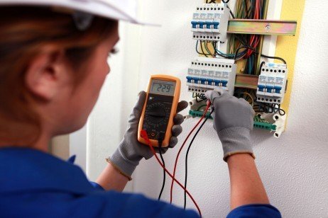 Não seja um profissional qualquer: invista na sua carreira! Treinar para ser um eletricista de qualidade
