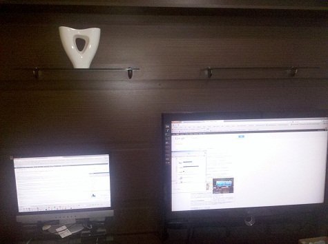 Dois monitores (duas telas)